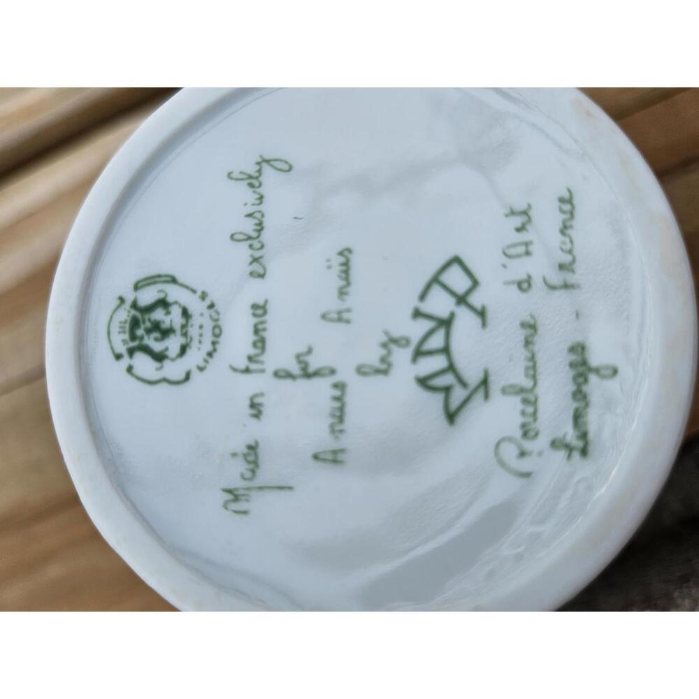Elegant Limoges Porcelaine d’Art – Anais Anais Exclusive – Made in France - Picture 2 of 9